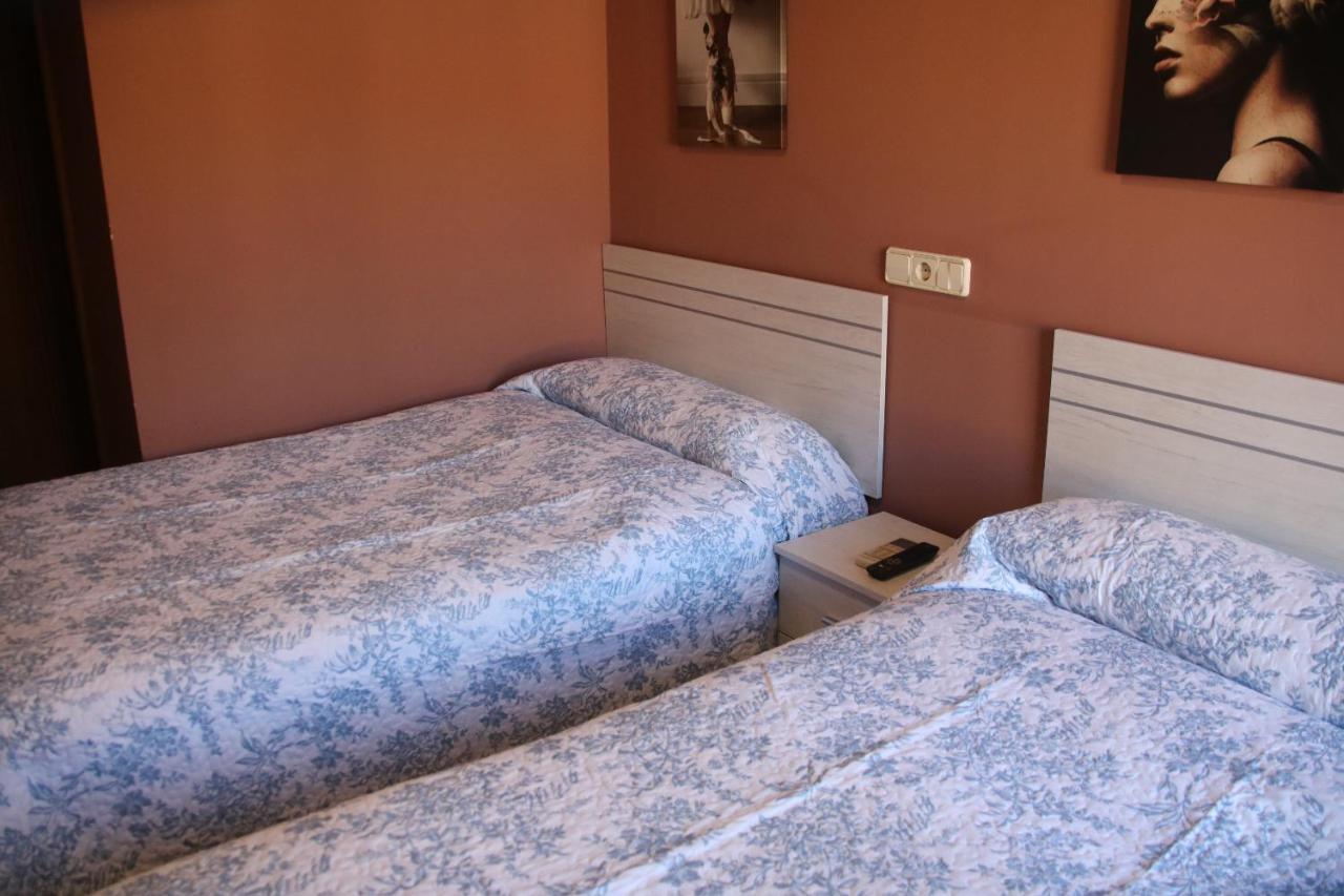 Hostal Burgales Milagro Exteriör bild